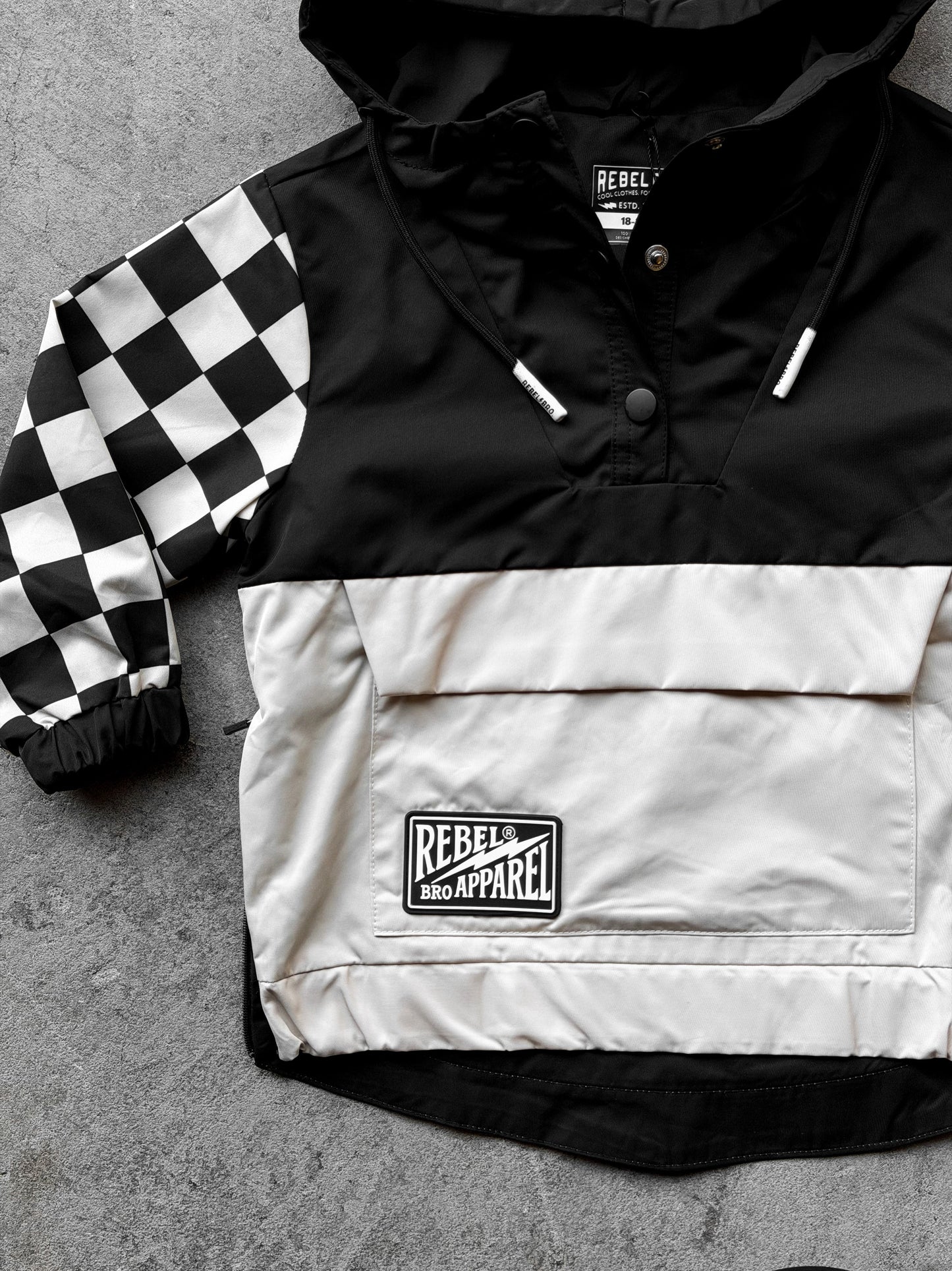 Pullover Windbreaker in Black/Oat