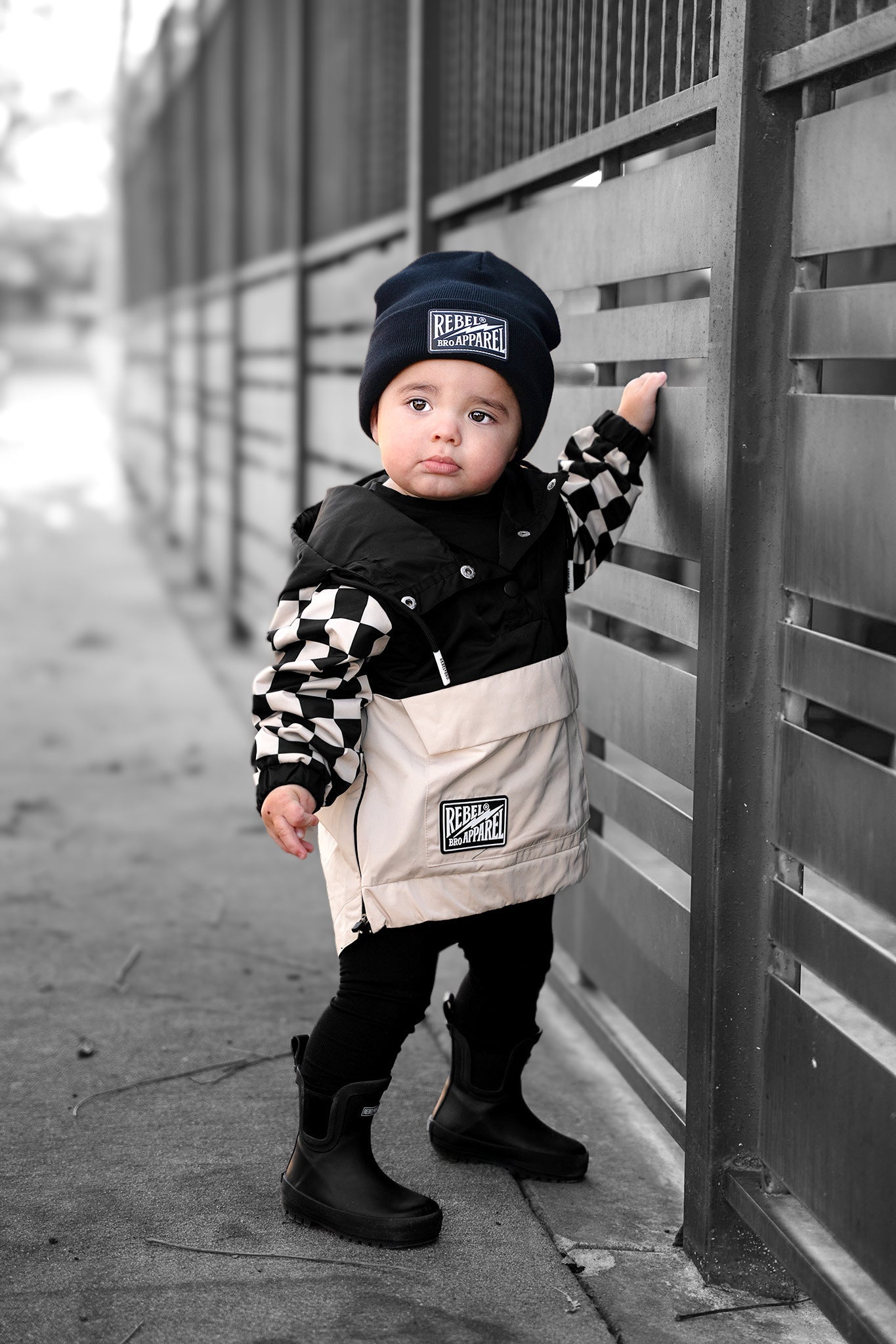 Pullover Windbreaker in Black/Oat