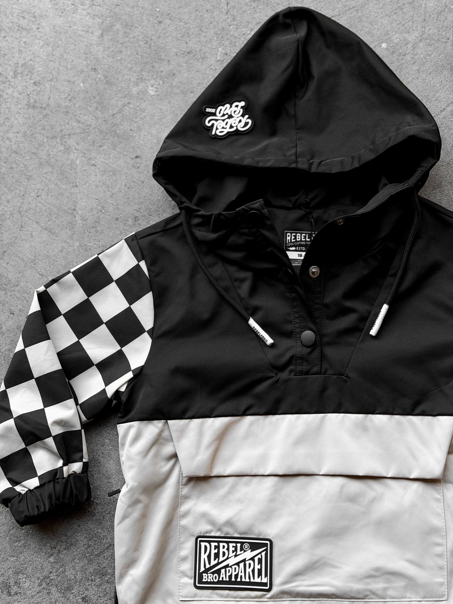 Pullover Windbreaker in Black/Oat