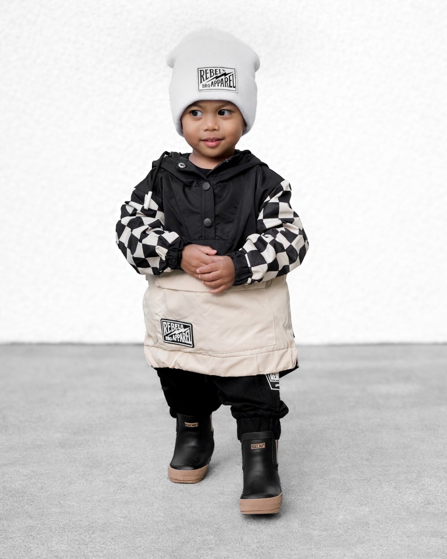 Pullover Windbreaker in Black/Oat