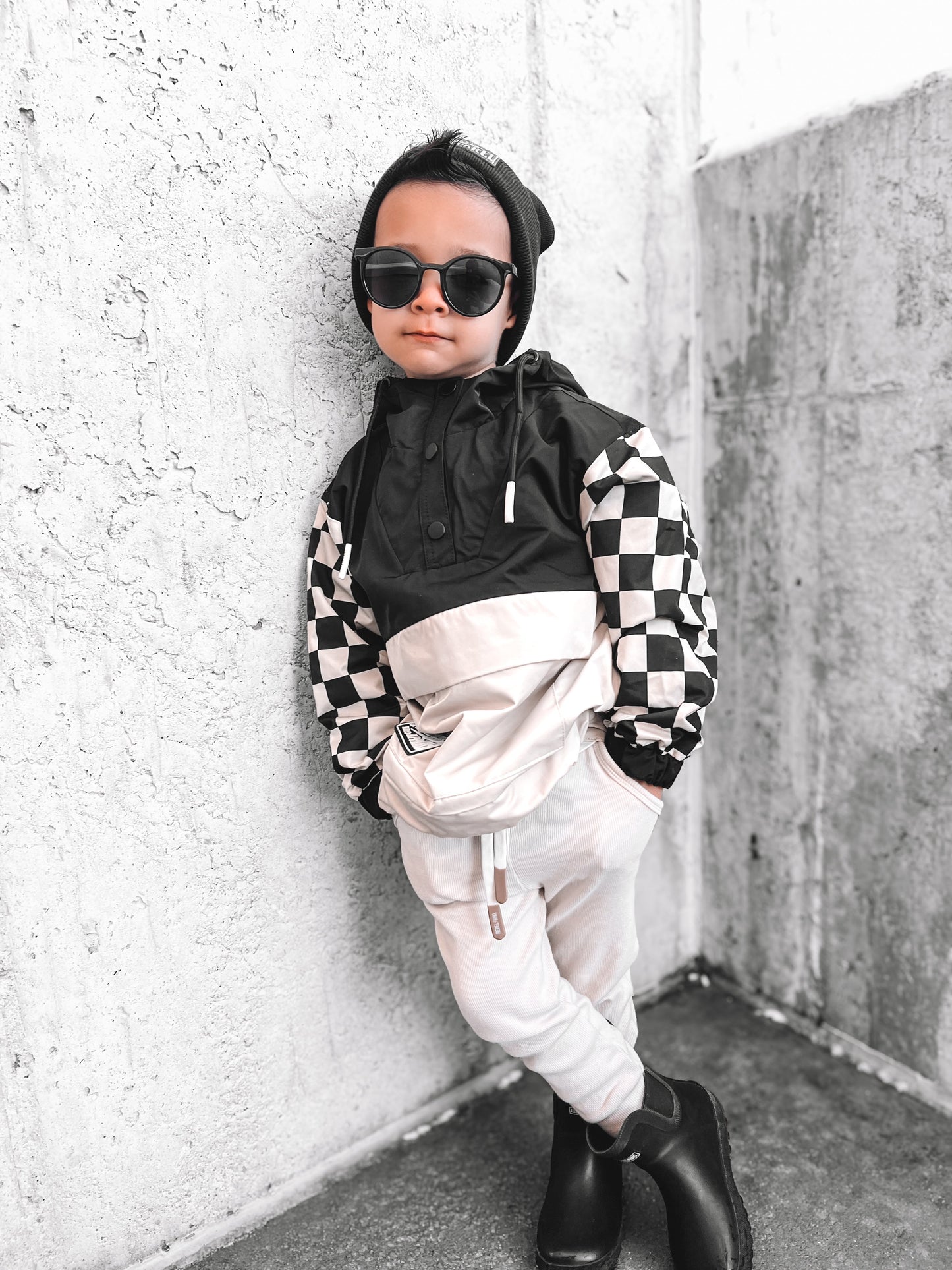 Pullover Windbreaker in Black/Oat