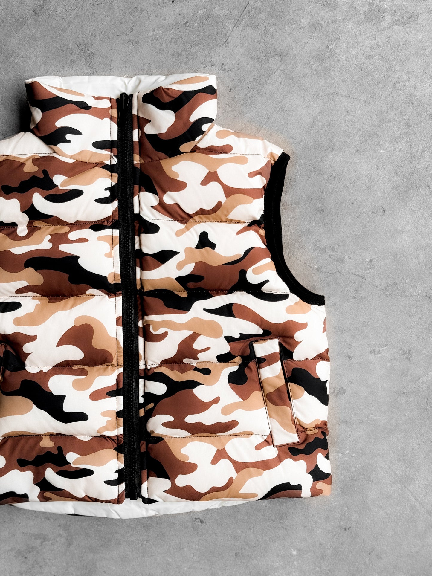 Reversible Puffer Vest in Ranger