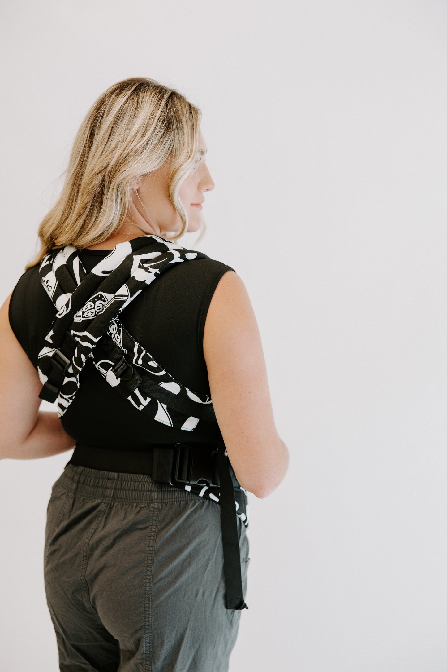 The Dahlia Carrier in Cool Kid [Midnight Edition]