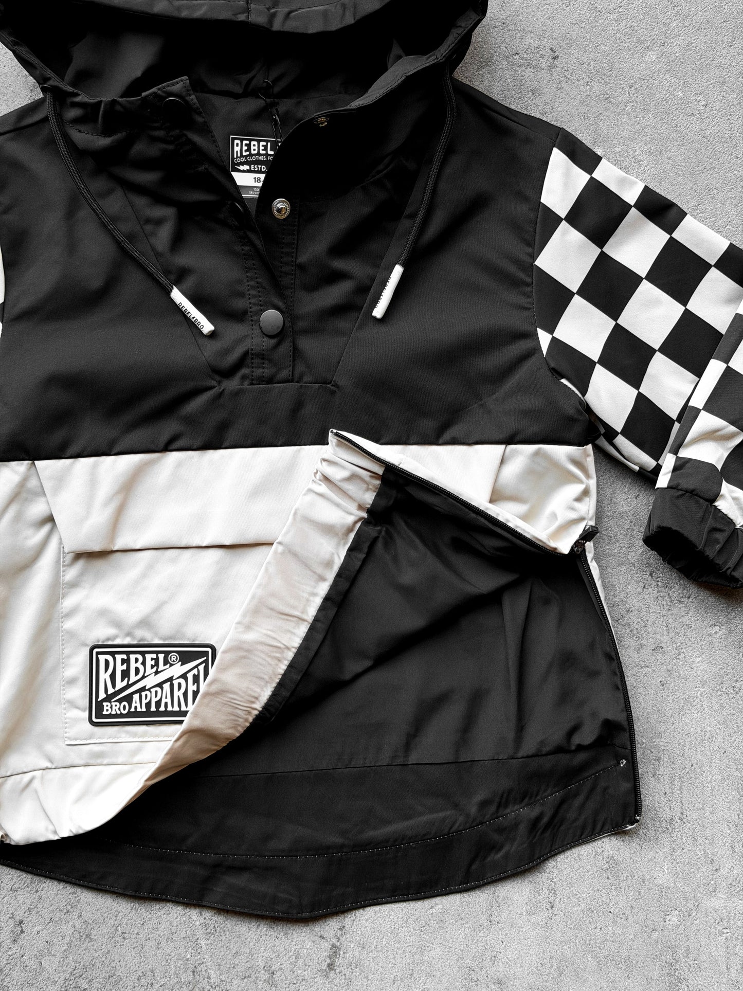 Pullover Windbreaker in Black/Oat