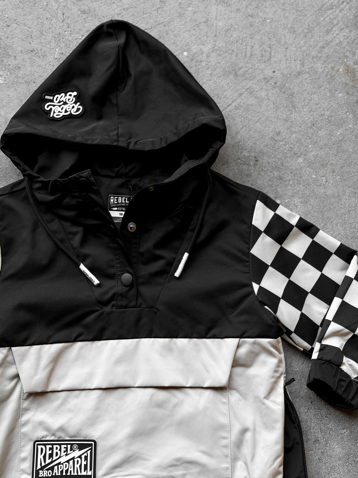 Pullover Windbreaker in Black/Oat