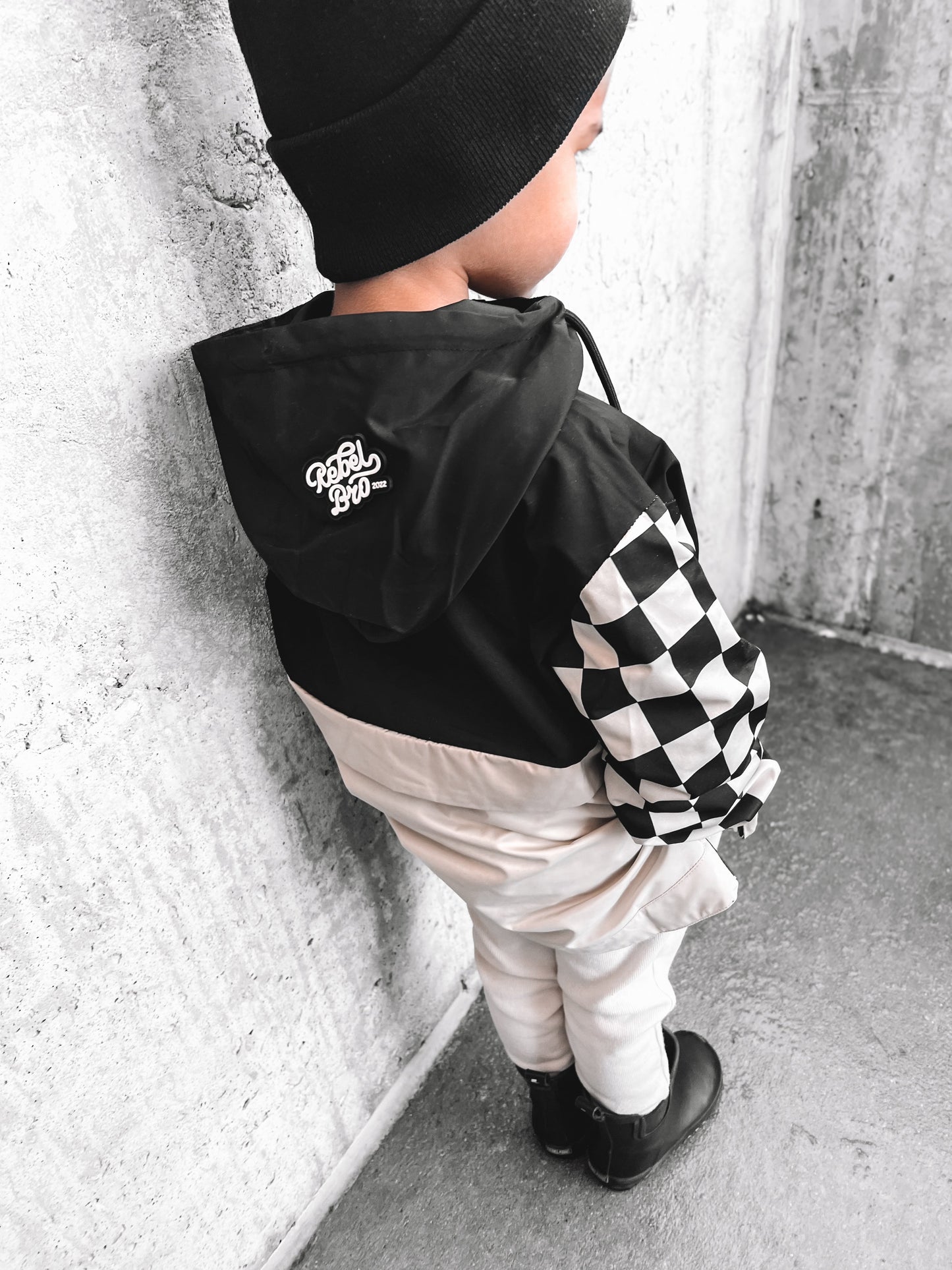 Pullover Windbreaker in Black/Oat