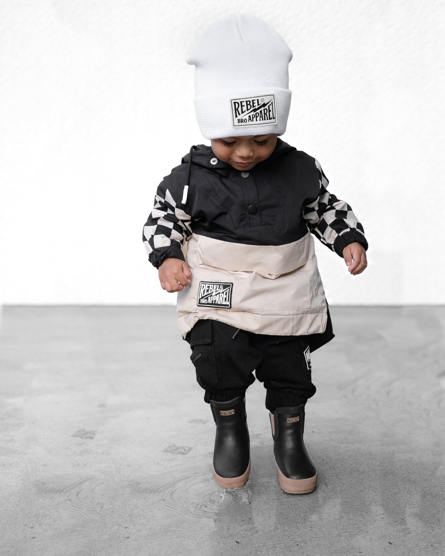 Pullover Windbreaker in Black/Oat