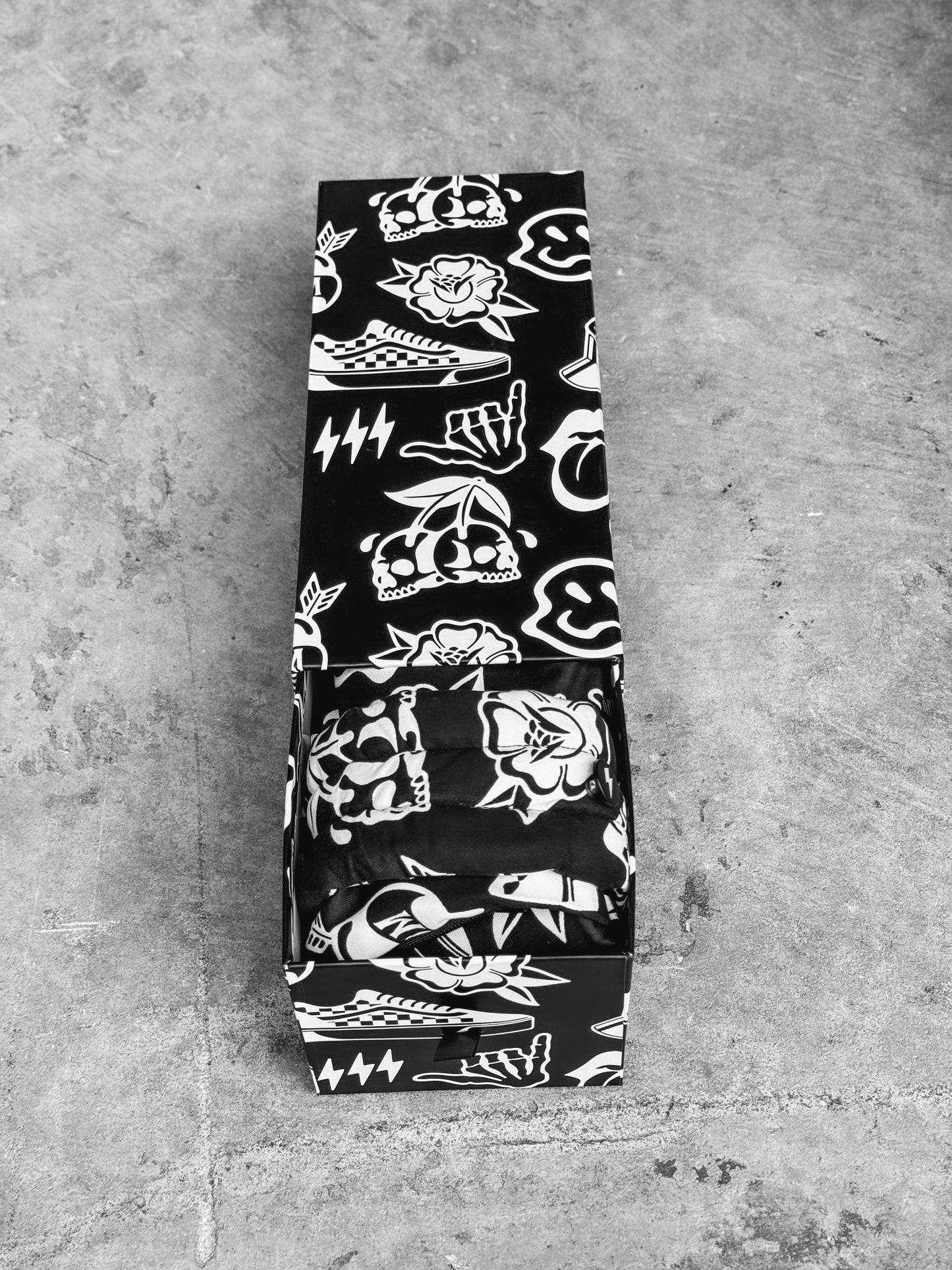 The Dahlia Carrier in Cool Kid [Midnight Edition]