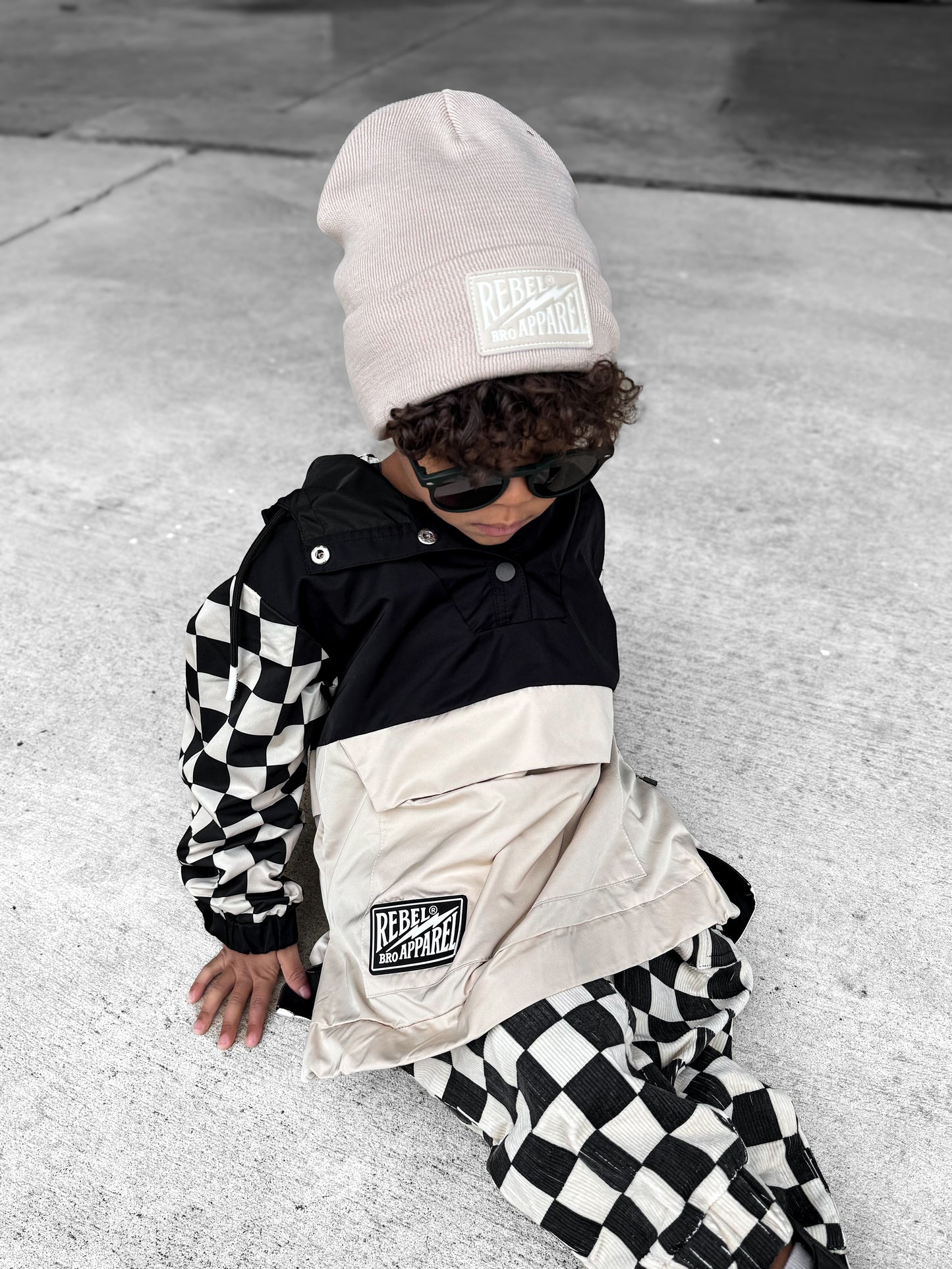 Pullover Windbreaker in Black/Oat